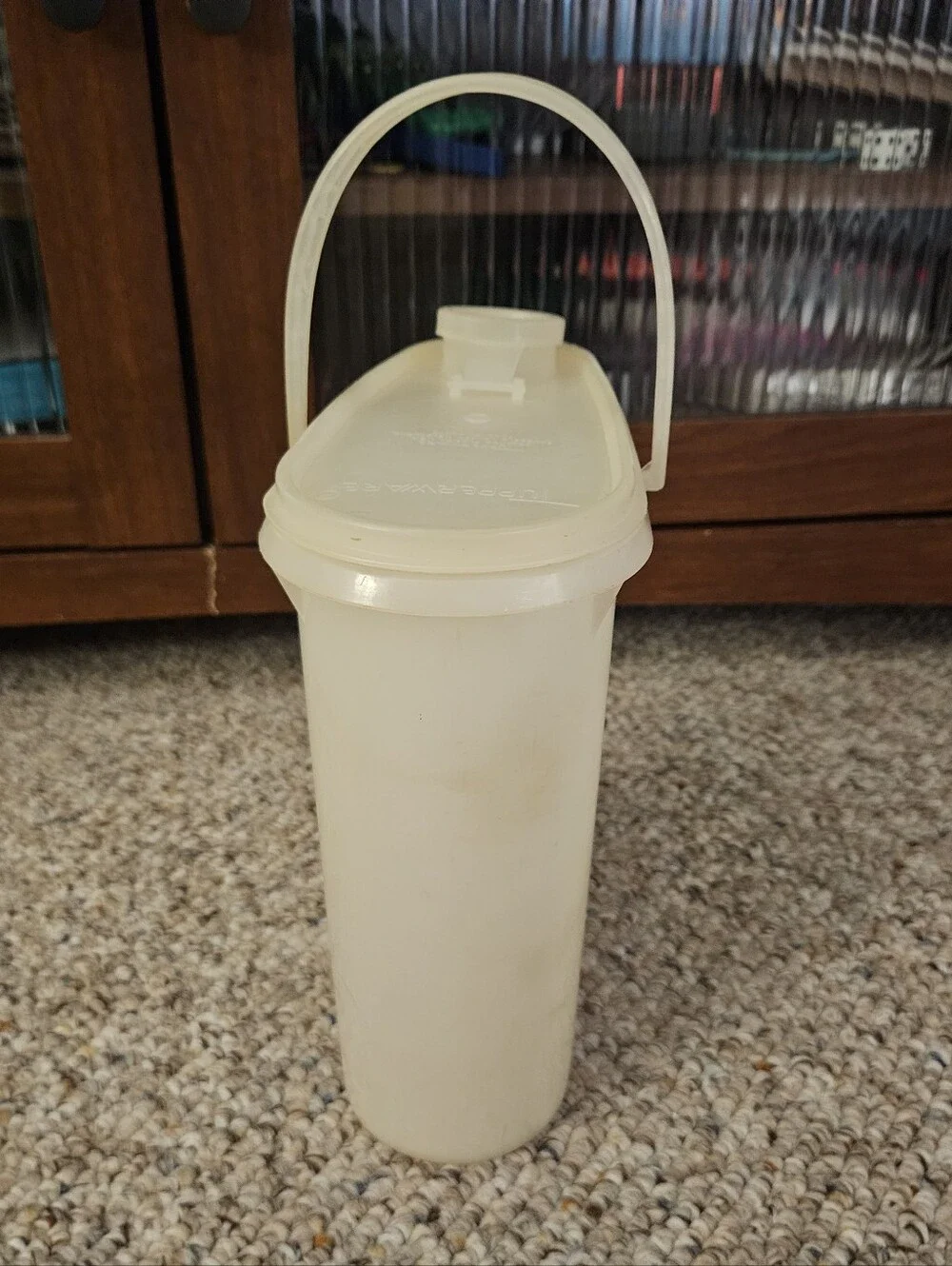 Tupperware Beverage Buddy Store N Pour Container 2 Quart 587-7